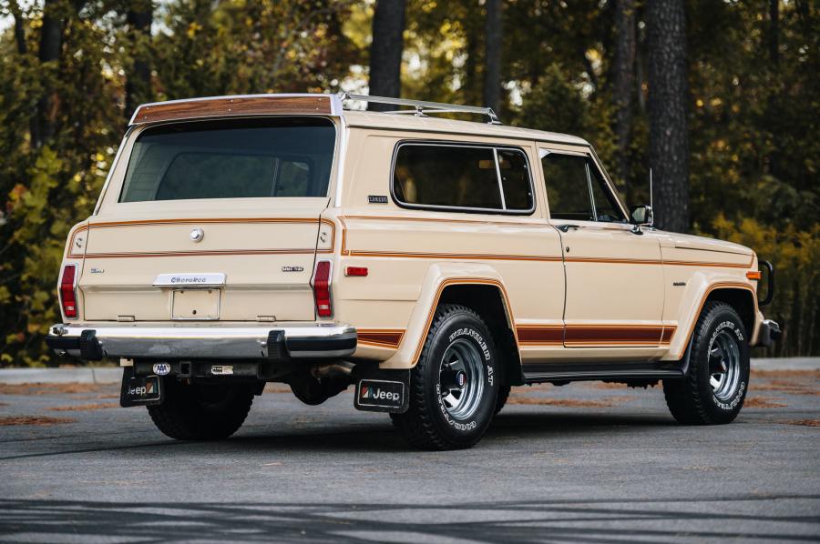  Jeep Cherokee Laredo (SJ) 1983 года  (фото 5 из 78)